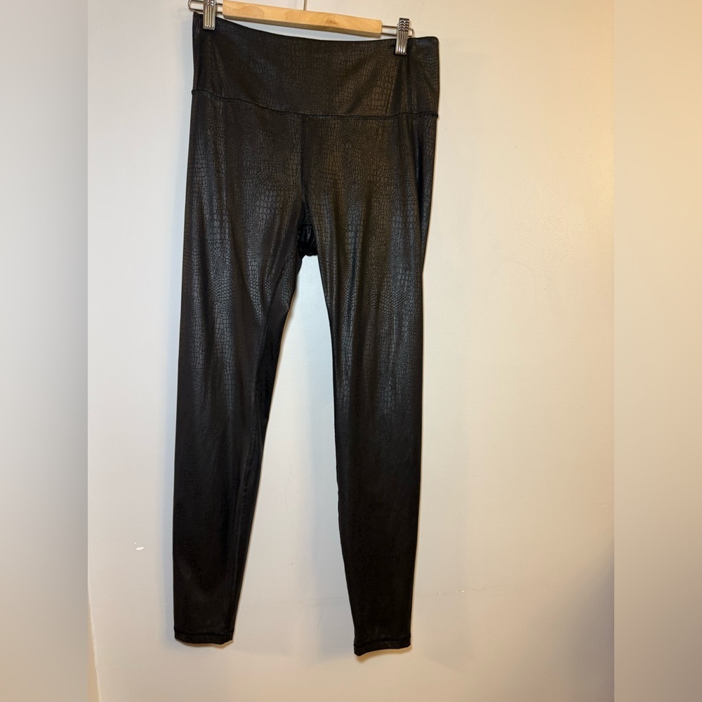 CRZ YOGA Black Croc Embossed High Rise Leggings Size Large Faux Leather Look